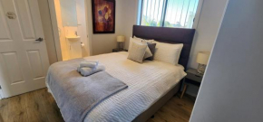 Suncoast 36C Granny flat walking distance to Wollongong Hospital with Parking